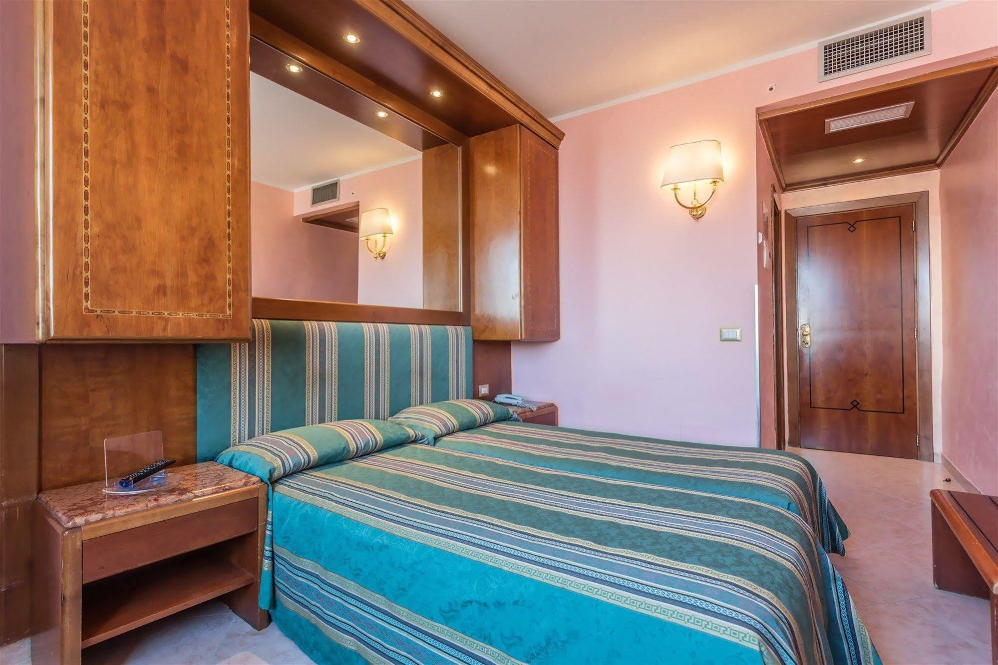 Raeli Hotel Siracusa Roma Esterno foto